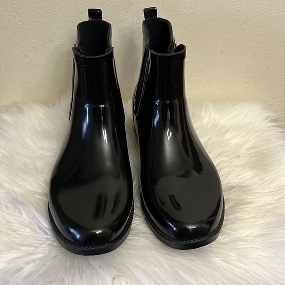 COPY - Michael Kors Chelsea Rain Boots Womens 10 Black Rubber Ankle Booties - Picture 2 of 5